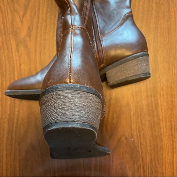 Brown wide calf dress boot with braid trim size 9.5.  Only worn twice - Picture 12 of 14